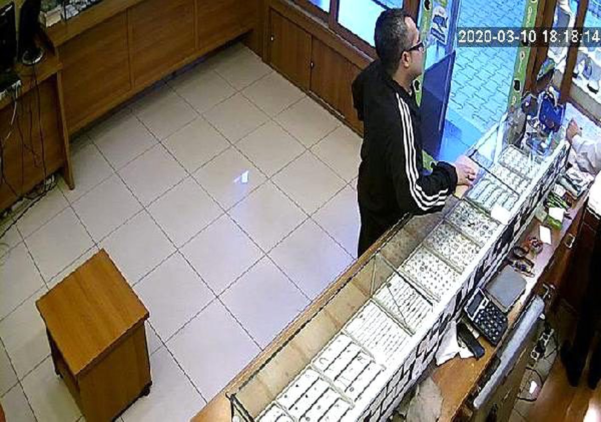 Kuyumcudan aldığı bilezikler için sahte para verip kaçtı, sözlüsünün evinde yakalandı