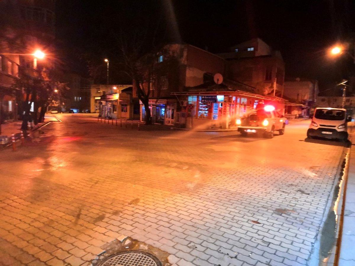Manyas\'ta koronavirüs için dezenfekte