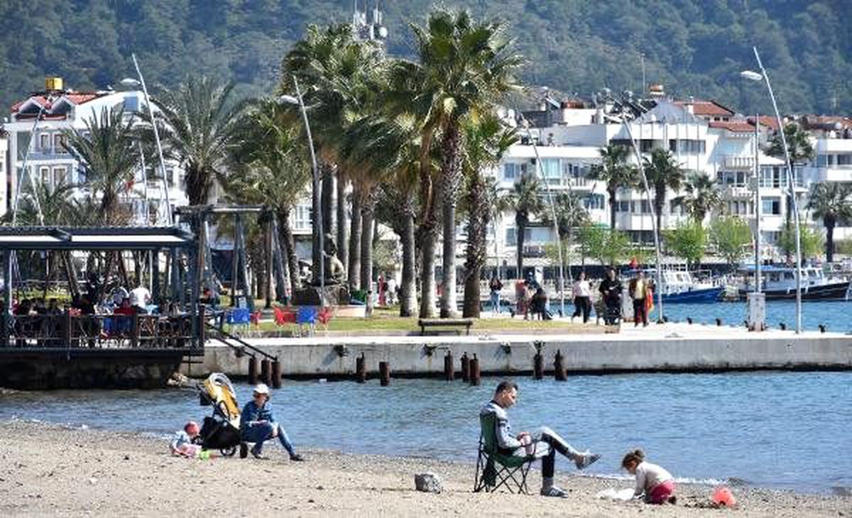 Marmaris\'te sahiller doldu