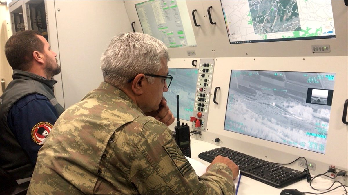 Milli İHA, Yunanistan\'ın geri itmelerine karşı Türkiye\'nin gözü oluyor