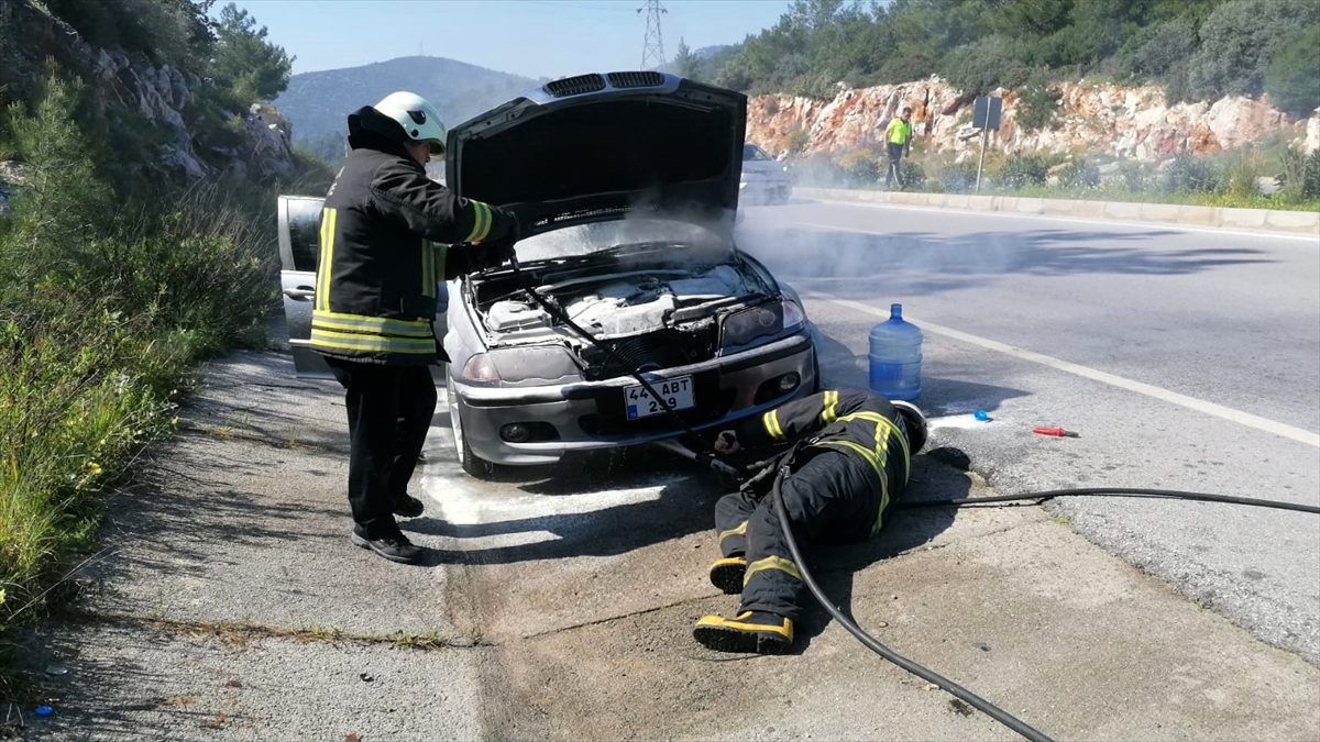 Muğla\'da seyir halindeki otomobilde çıkan yangın hasara yol açtı