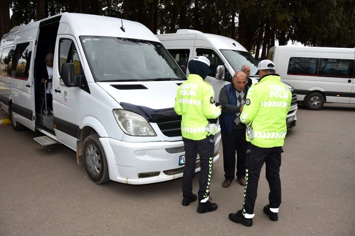 Okul çevrelerinde 2 bin 885 kişi sorgulandı, 7 aranan şahıs yakalandı
