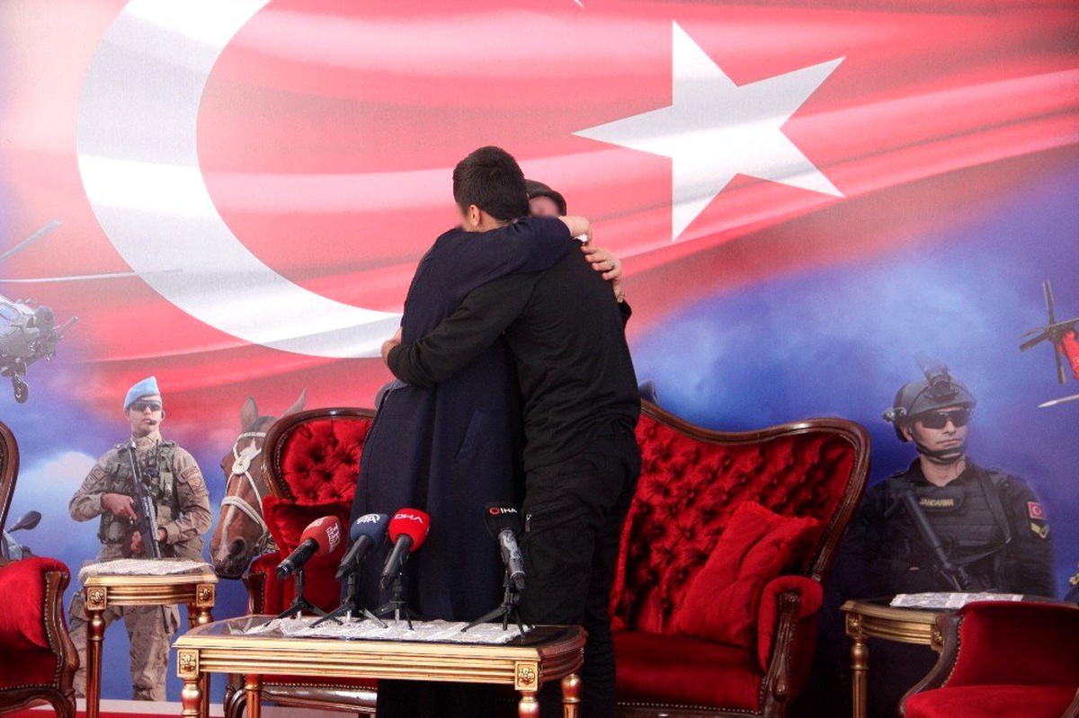 Örgütten kaçan şahıs, ailesine telim edildi