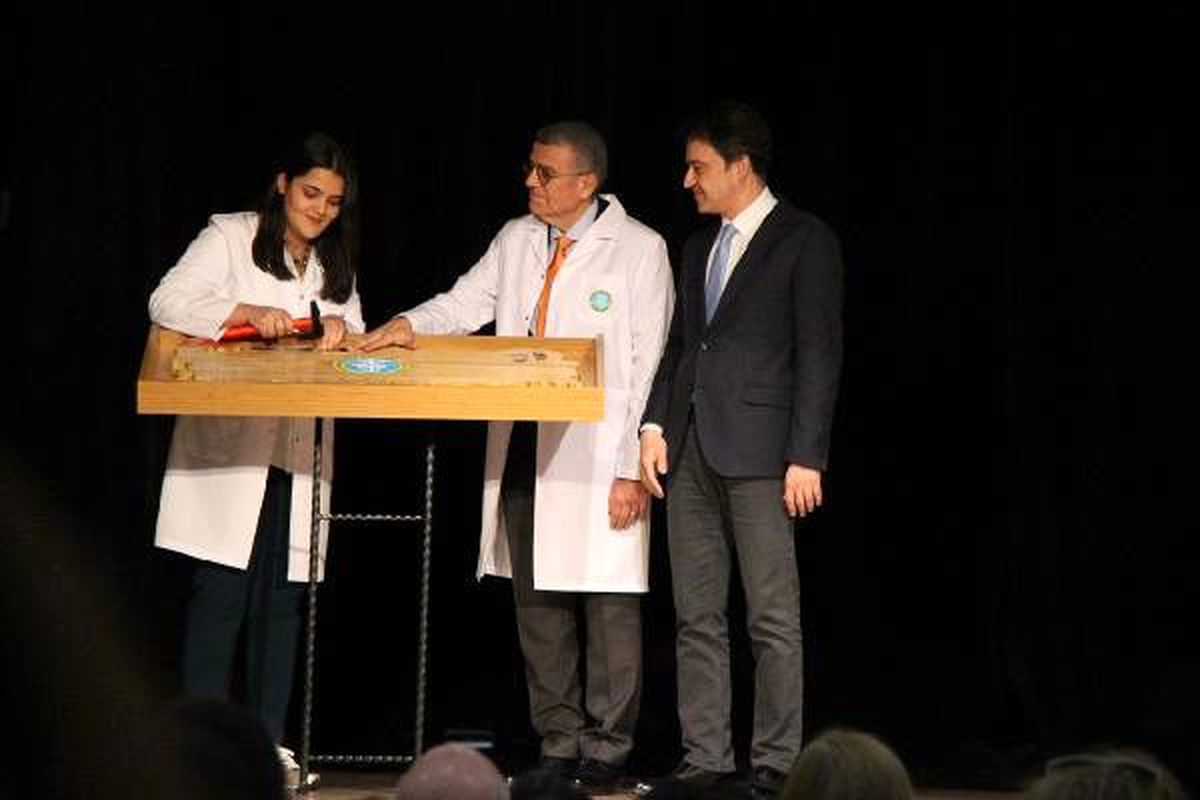 Prof. Dr. Çakır\'dan öğrencilere çağrı: Tıbbiyelilerin fedakarlık zamanı
