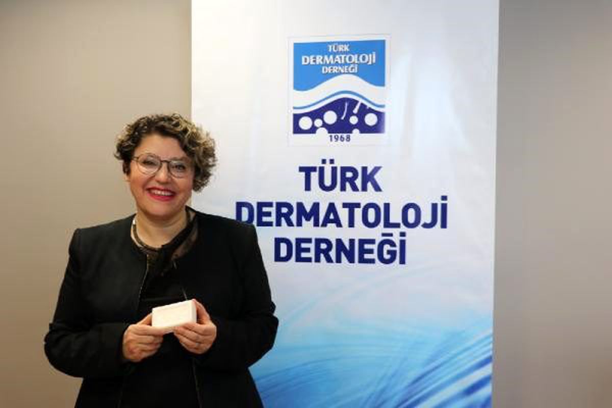 Prof. Dr. Çalıkoğlu: El yıkarken renksiz, kokusuz kalıp sabun kullanın