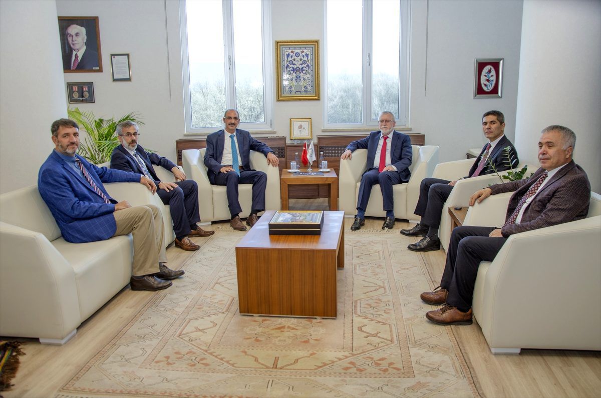 Rektör Karakaya, pilot üniversite projelerini Bolu Abant İzzet Baysal Üniversitesi\'nde anlattı