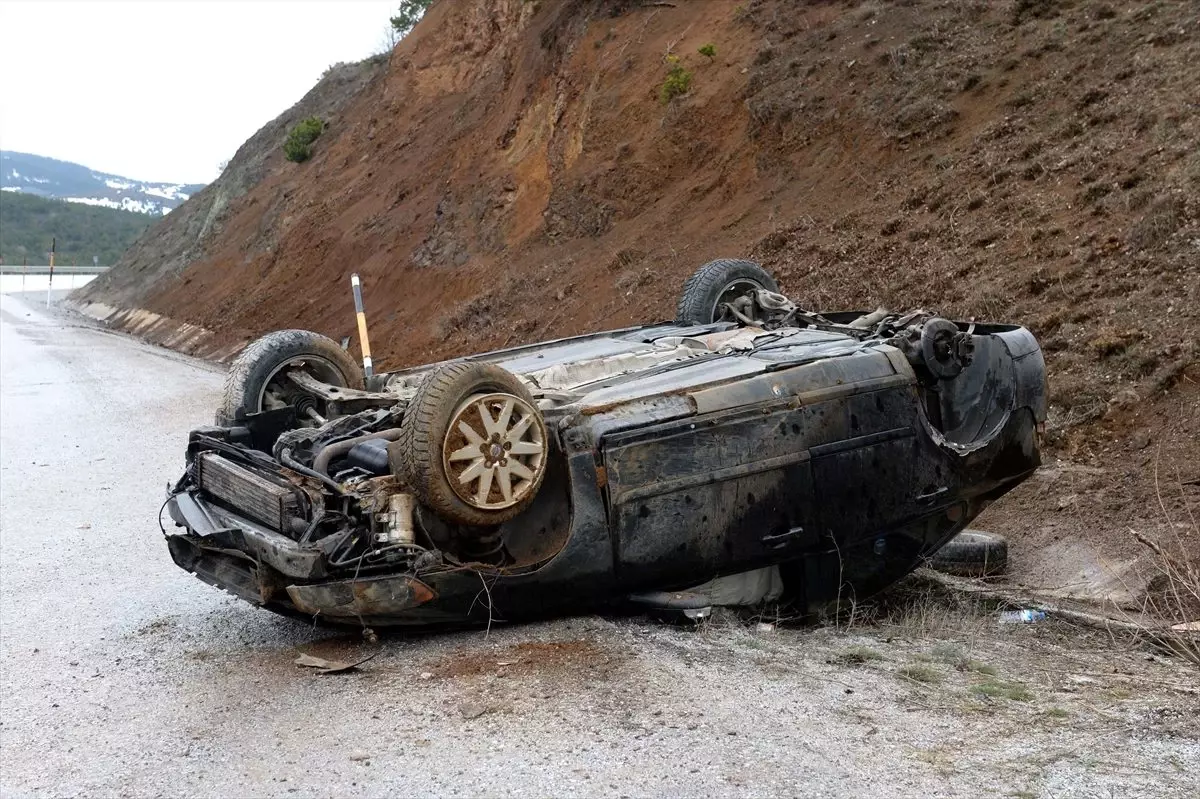 Tokat\'ta devrilen otomobildeki iki kişi yaralandı