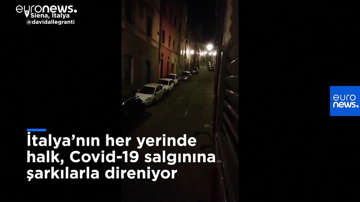 Video: Karantinaya alınan İtalyanlar koronavirüse şarkılarla direniyor