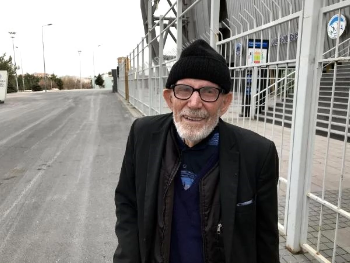 80 yaşındaki Kayserispor taraftarı seyircisiz maça geldi
