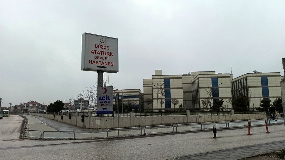 Baba korona virüs şüphesiyle gözetim altına alınan 5 yaşındaki kızını kaçırmaya çalıştı