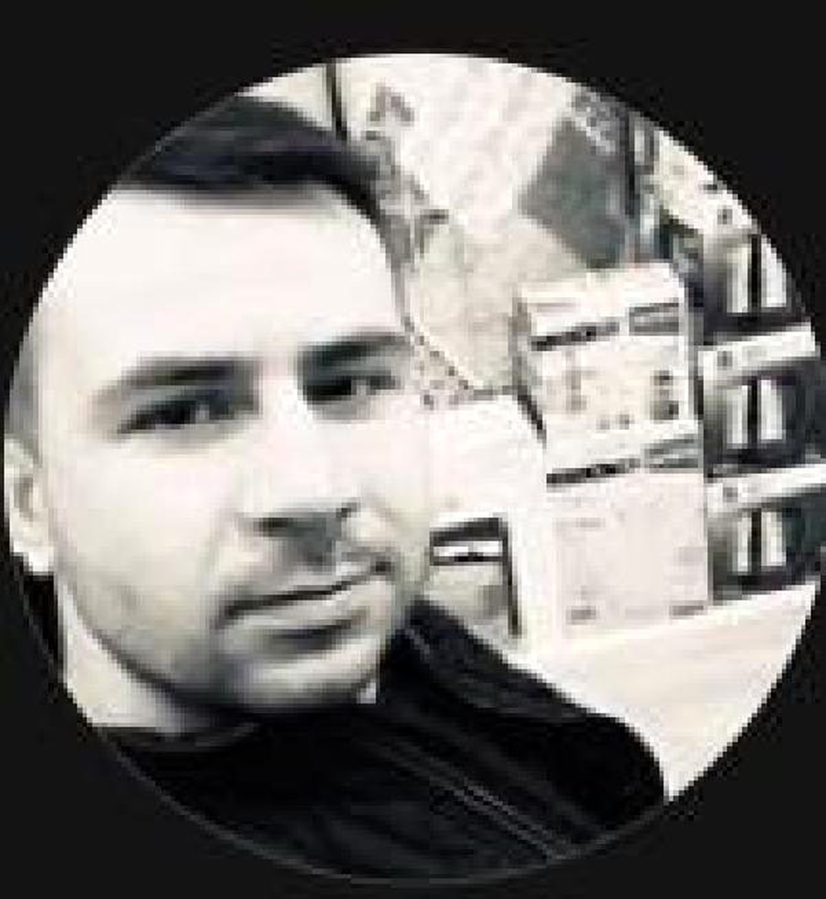 Bayraklı\'da halı dükkanına ateş açıldı: 1 ölü