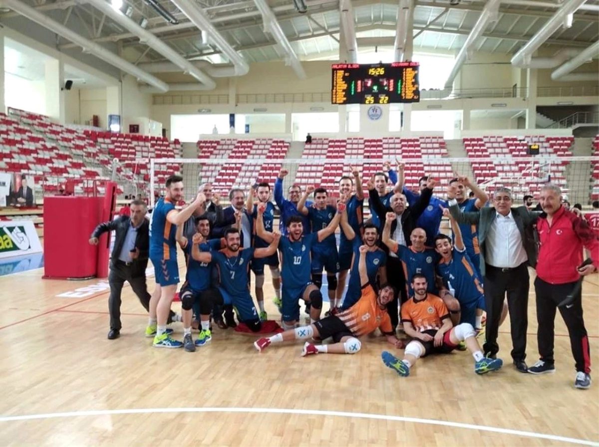 Büyükşehir Voleybol Takımı 1.Lige yükseldi