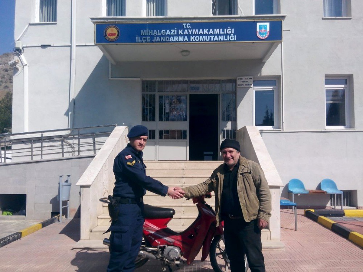 Çaldıkları motosikleti bırakıp yenisini çalınca yakayı ele verdiler
