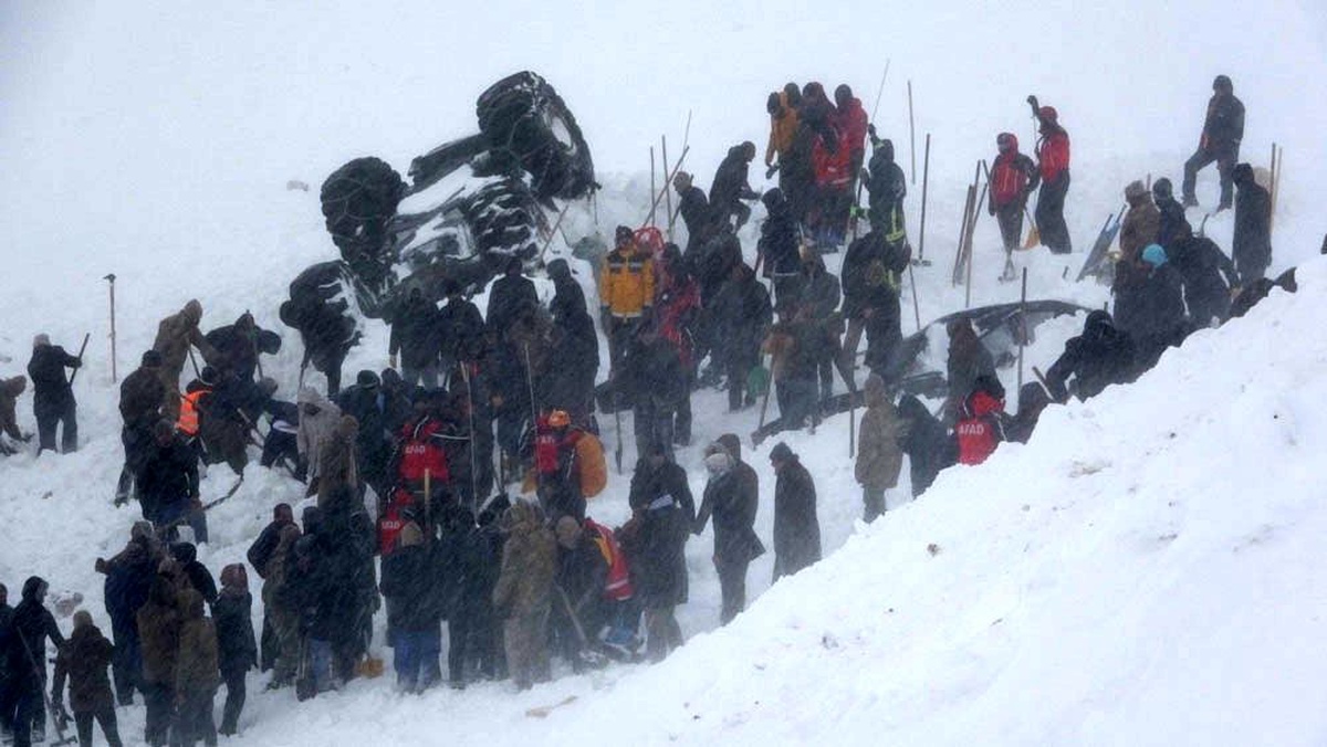 Çığ altında kalan itfaiyecinin cansız bedenine ulaşıldı
