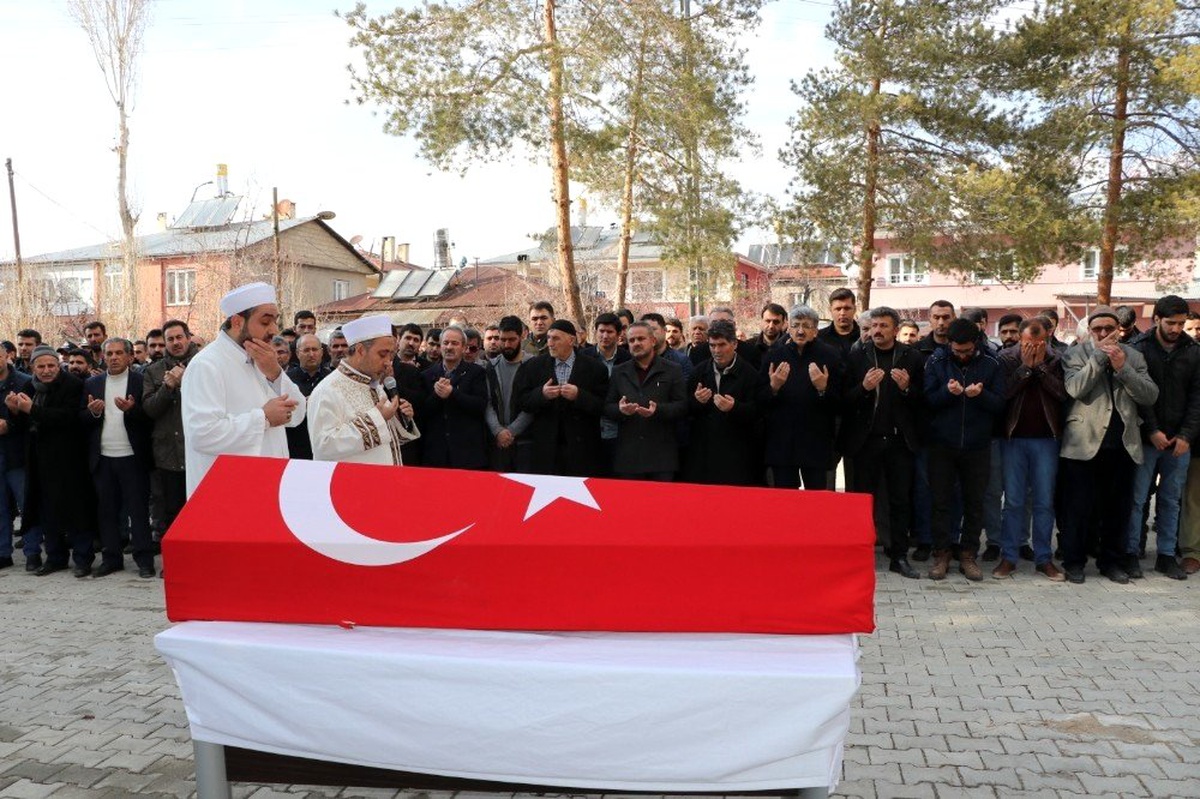Çığ faciasında hayatını kaybeden itfaiyeci toprağa verildi
