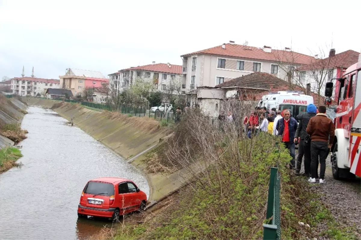 Direksiyon hakimiyetini kaybetti, dereye uçtu