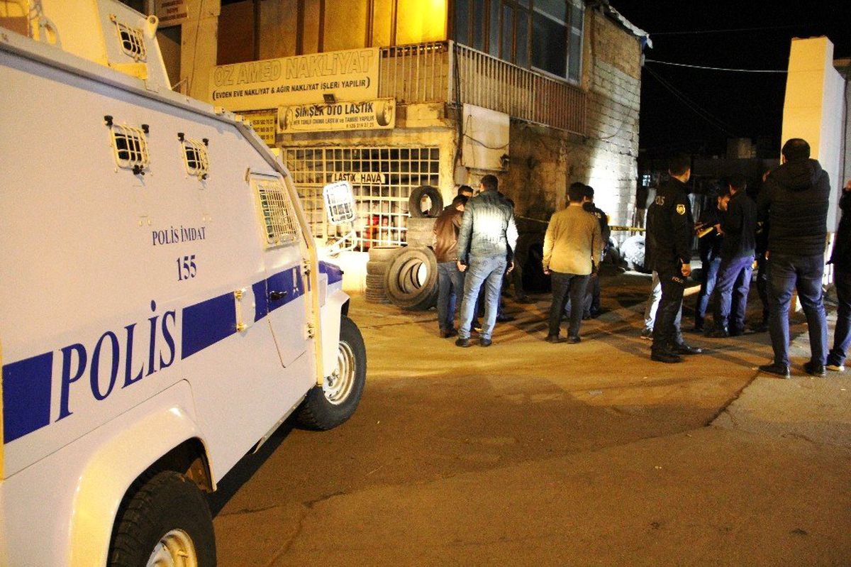 Diyarbakır\'da sokak ortasında silahlı saldırı: 1 ölü