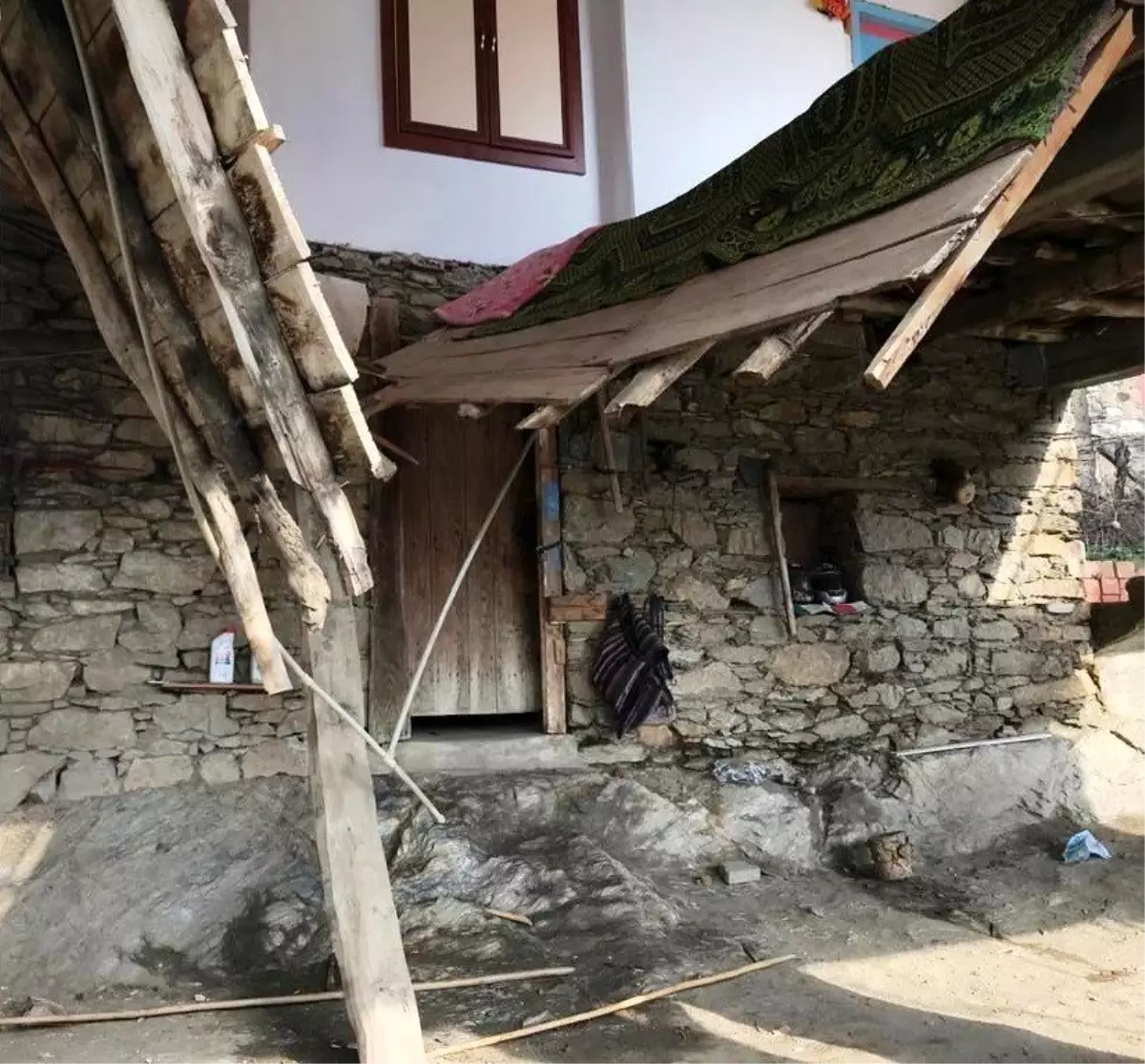 Düğün evi çöktü, yaralılar hastaneye kaldırıldı