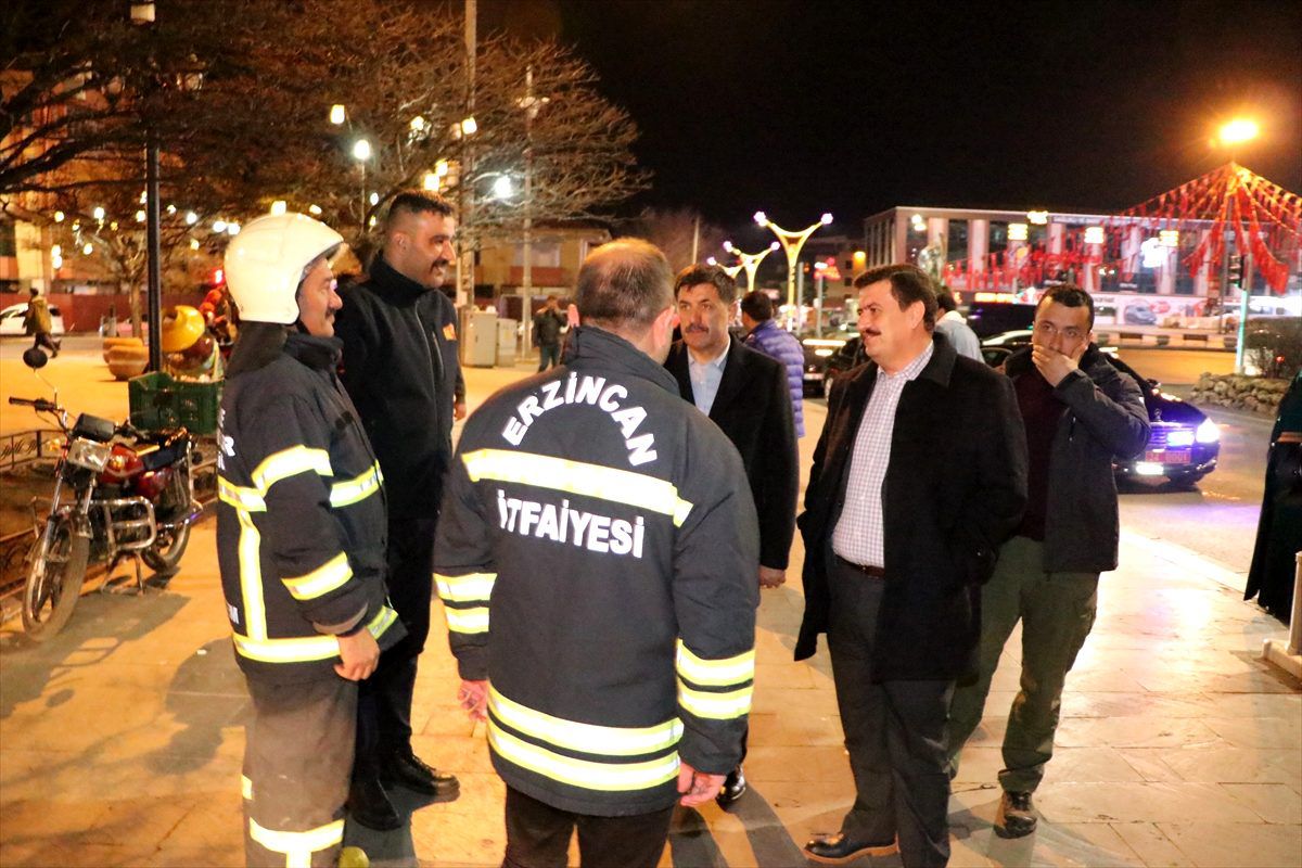 Erzincan\'da Kovid-19\'a karşı gece dezenfekte mesaisi