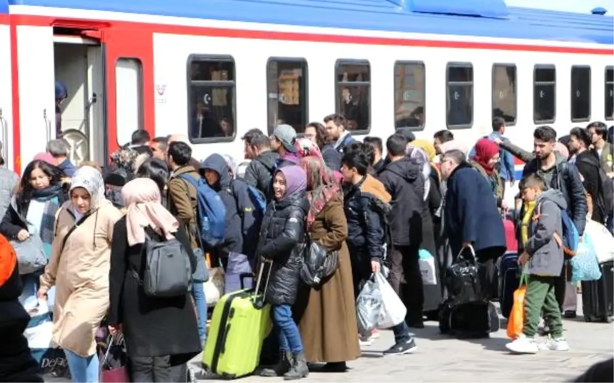 Erzurum Tren Garı\'nda koronavirüs yoğunluğu