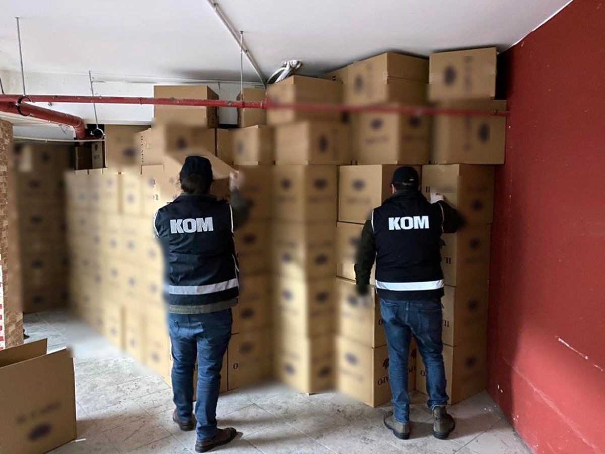 Esenyurt\'ta rezidansa kaçak tütün operasyonu: 6 gözaltı