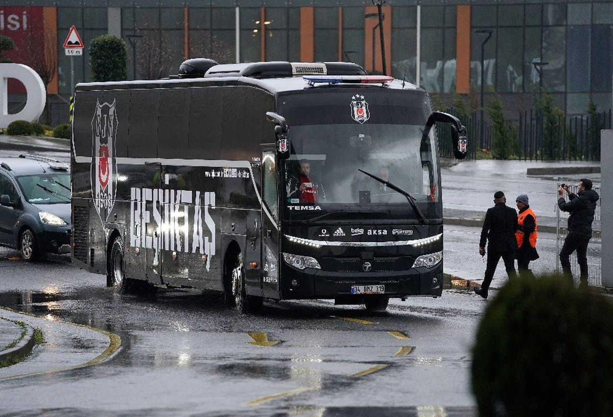 Galatasaray ve Beşiktaş stada ulaştı