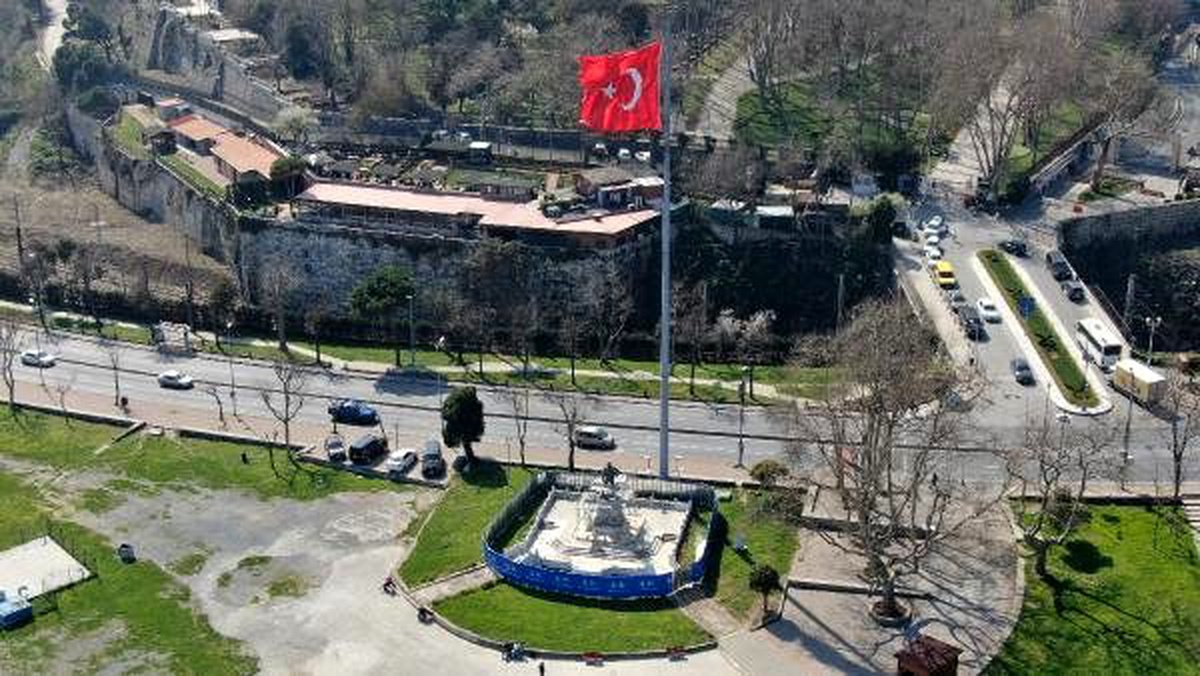(Havadan fotoğraflarla) - Türkiye\'nin ilk Atatürk Anıtı\'nda onarım çalışması