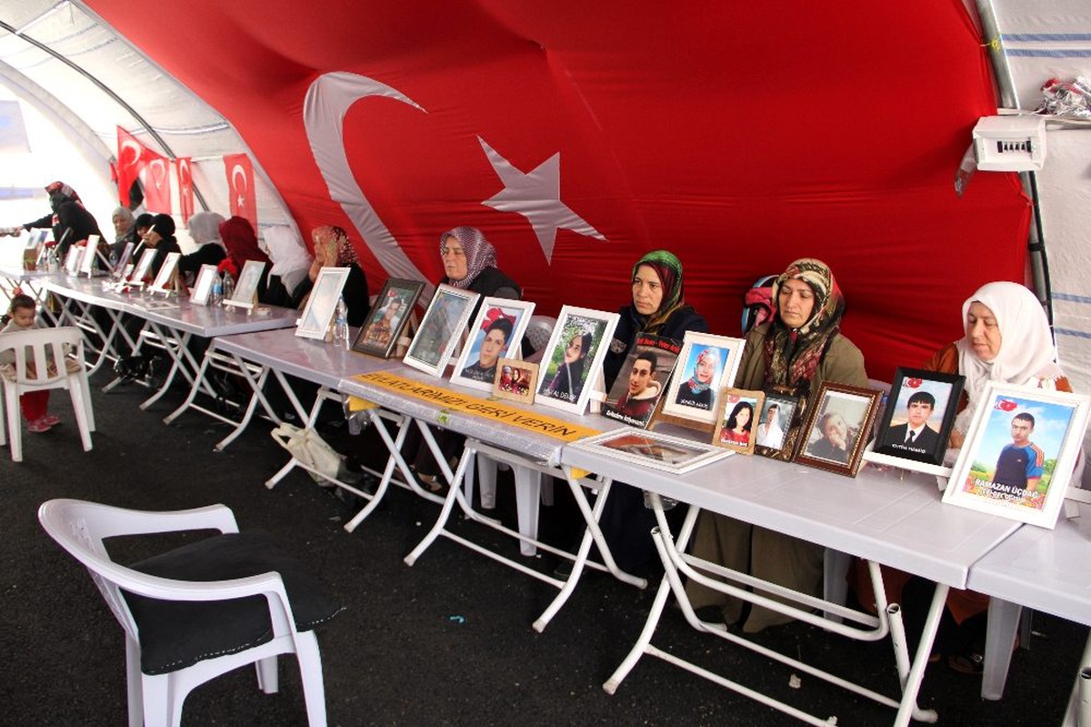 HDP önündeki ailelerin evlat nöbeti 195\'inci gününde