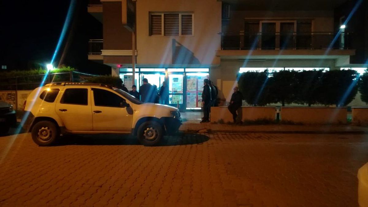 İzmir\'de markette silahlı soygun