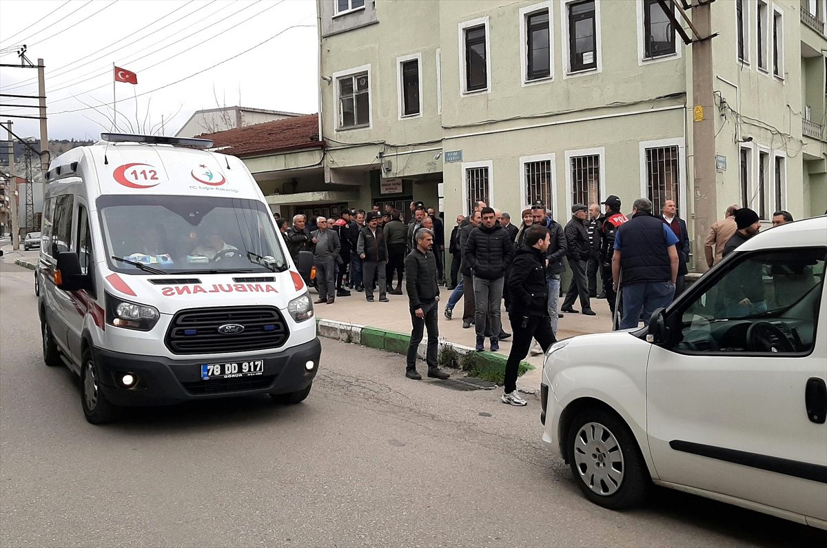 Karabük Verem Savaş Derneği kongresinde çıkan kavgada 3 kişi yaralandı