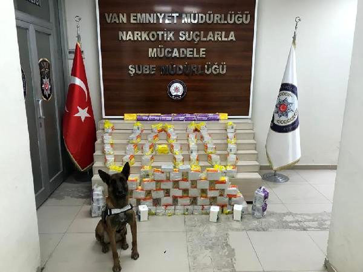 Kargo şirketinde, ıslak havlu kolilerinde 187 kilo eroin ele geçti
