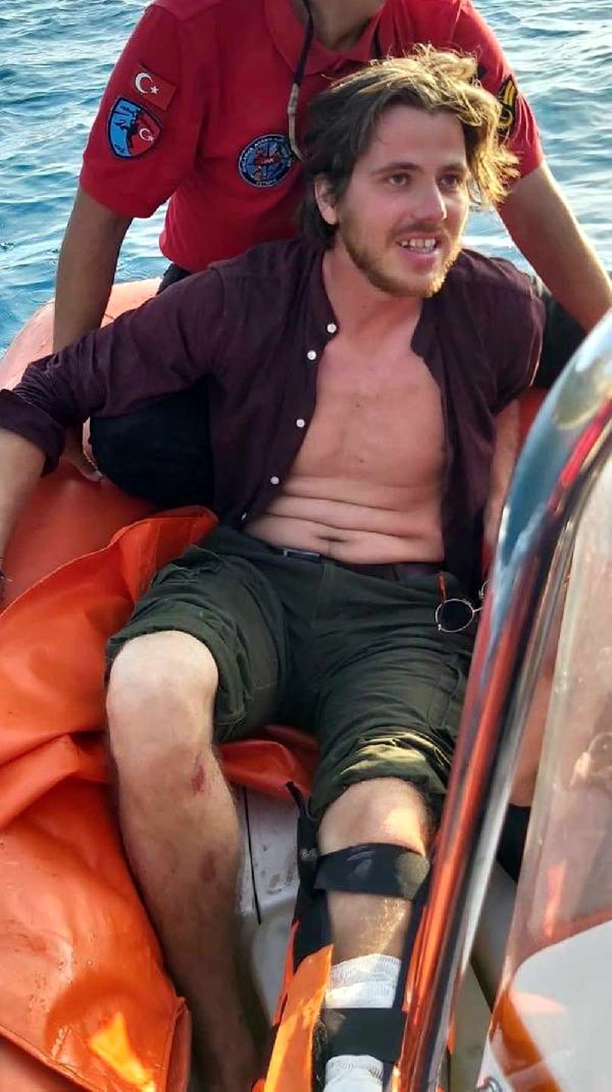 Kayalıktan düşen Hollandalı turisti, JAK timi kurtardı