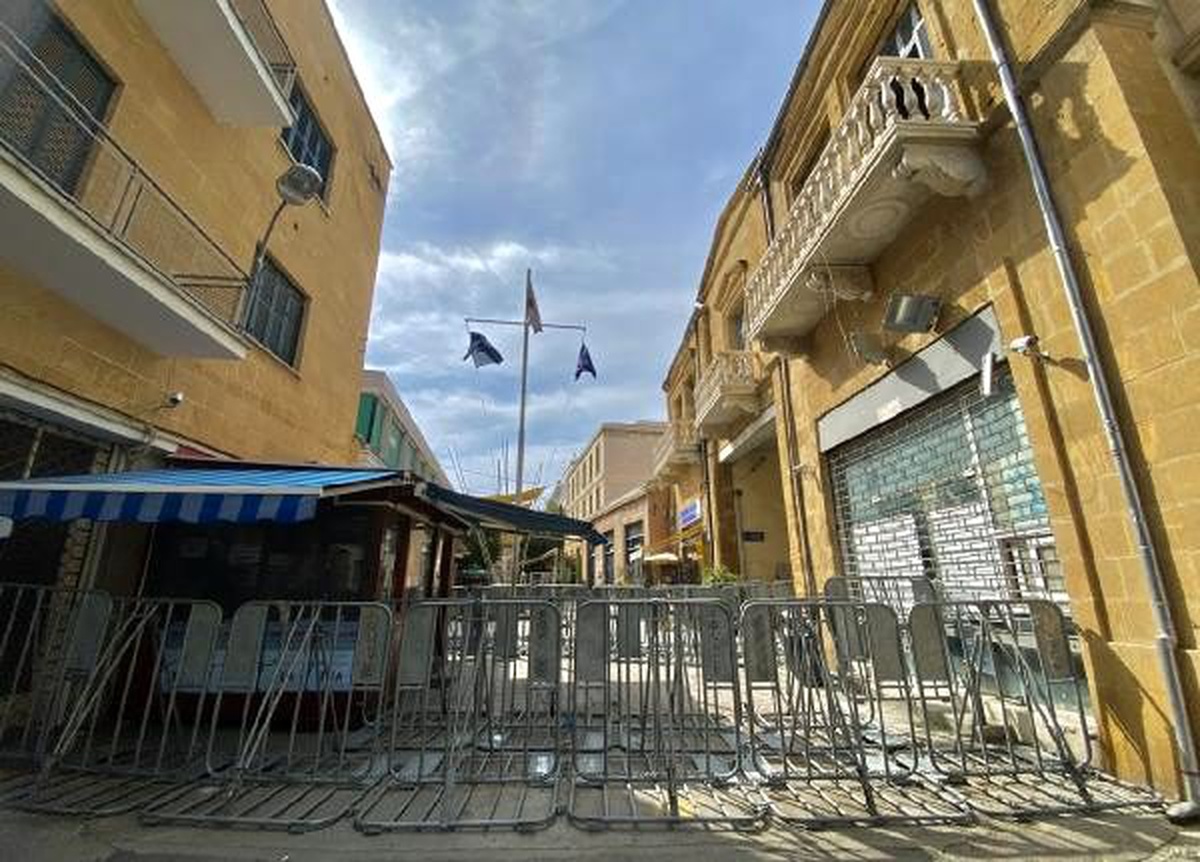 Kıbrıs Rum yönetimi, tüm sınır kapılarını kapattı