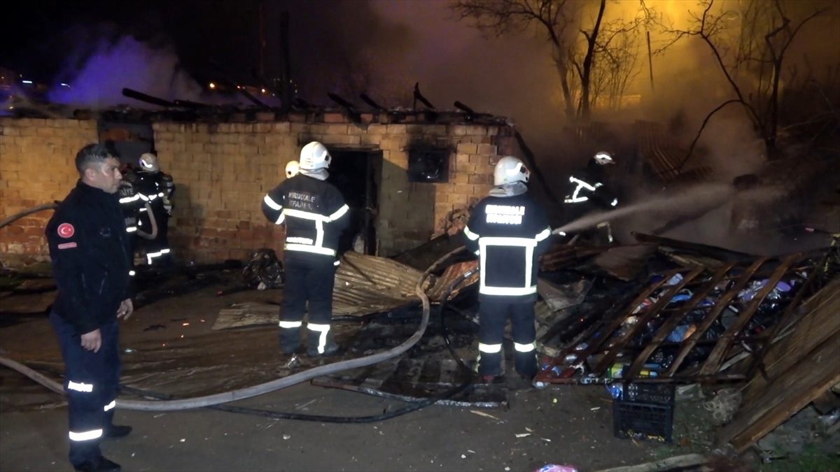 Kırıkkale\'de hurda deposunda çıkan yangında maddi hasar oluştu