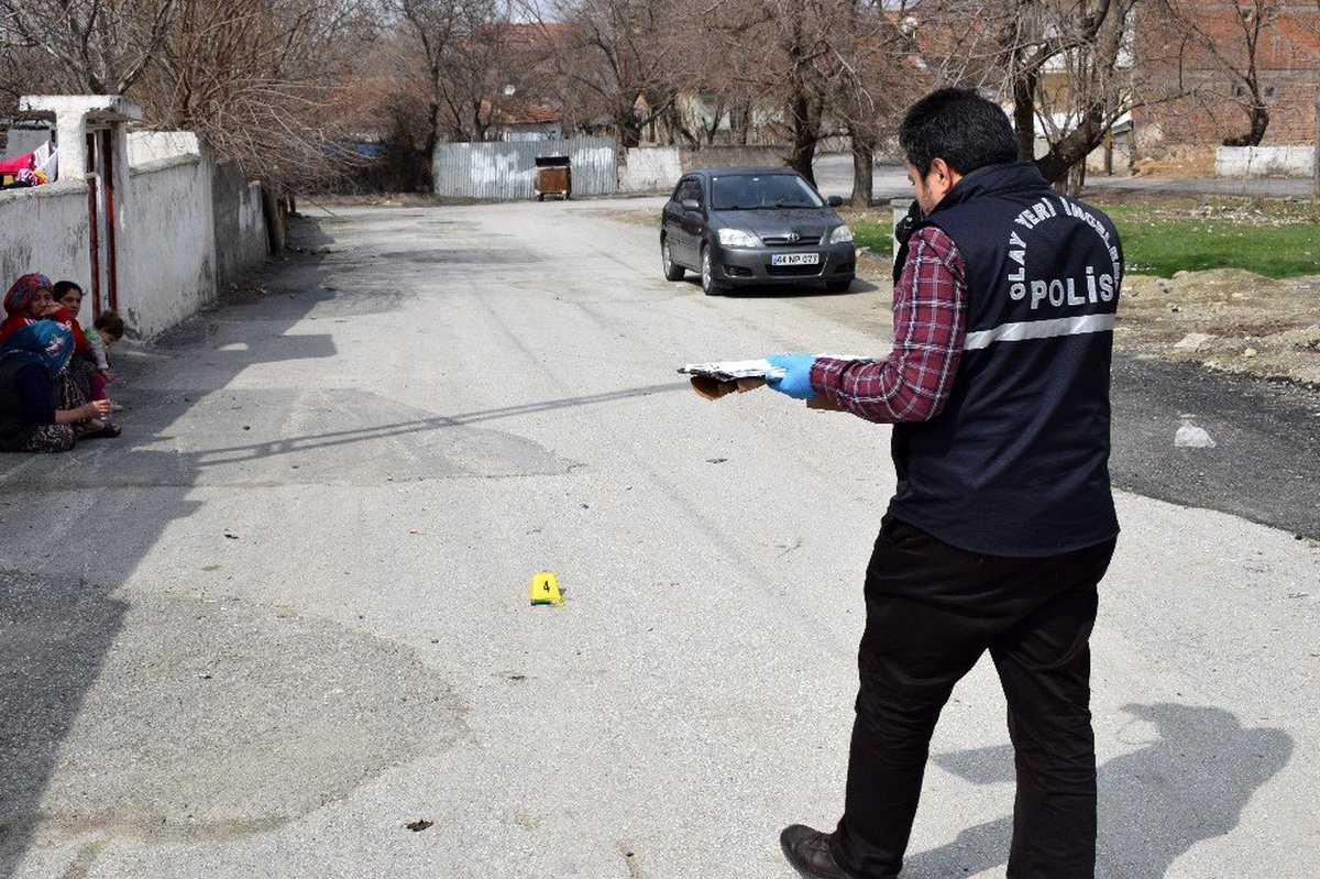 Komşuların kavgasında silahlar konuştu: 5 yaralı