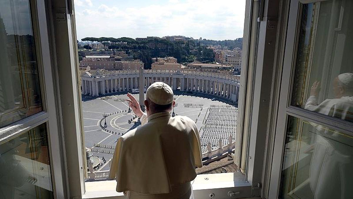 Koronavirüs: Papa Francis boş meydanı kutsadı