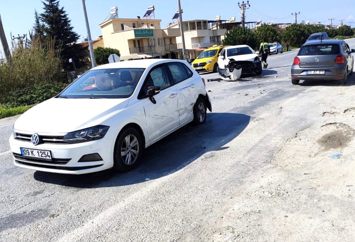 Kuşadası\'nda trafik kazası; 1 yaralı