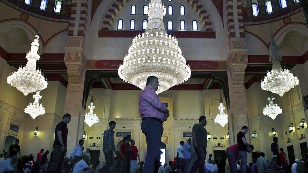 Lübnan\'da koronavirüs nedeniyle camilerde cemaatle namaz kılınması askıya alındı