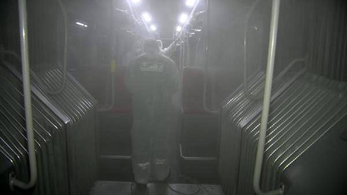 Metrobüslerde koronavirüse karşı dezenfekte uygulaması devam ediyor
