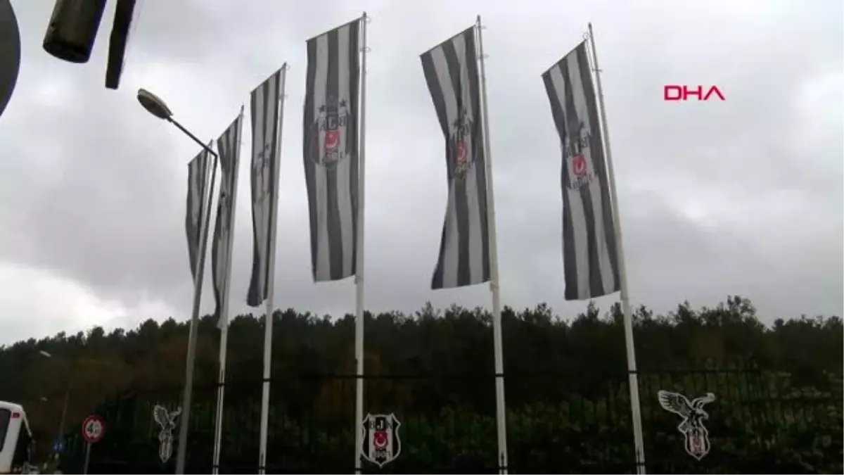 SPOR Beşiktaşlı taraftarlar takımlarını derbiye uğurladı