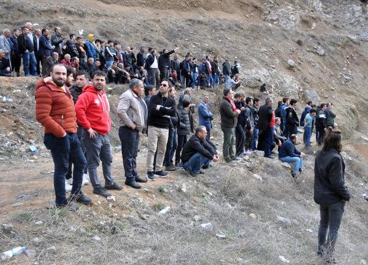 Stadyuma giremeyen taraftarlar maçı dağlardan izledi