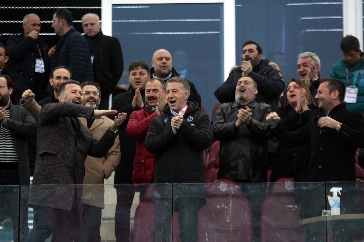 Süper Lig: Trabzonspor: 0 - Medipol Başakşehir: 0 (İlk yarı)