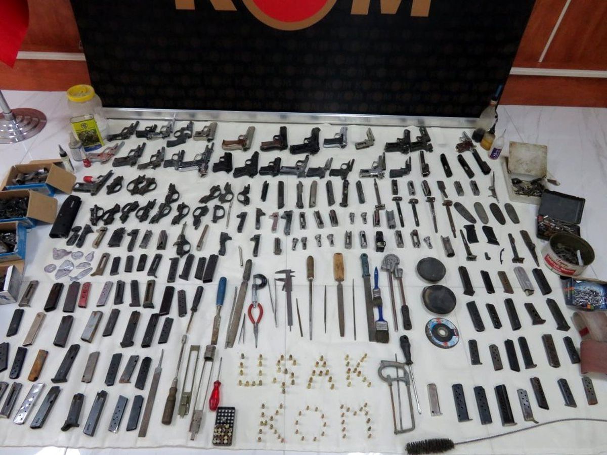 Uşak\'ta silah kaçakçılığı şebekesi operasyonla çökertildi