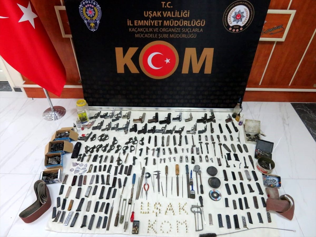 Uşak\'ta silah ticareti ve ihaleye fesat karıştırma operasyonu: 13 gözaltı