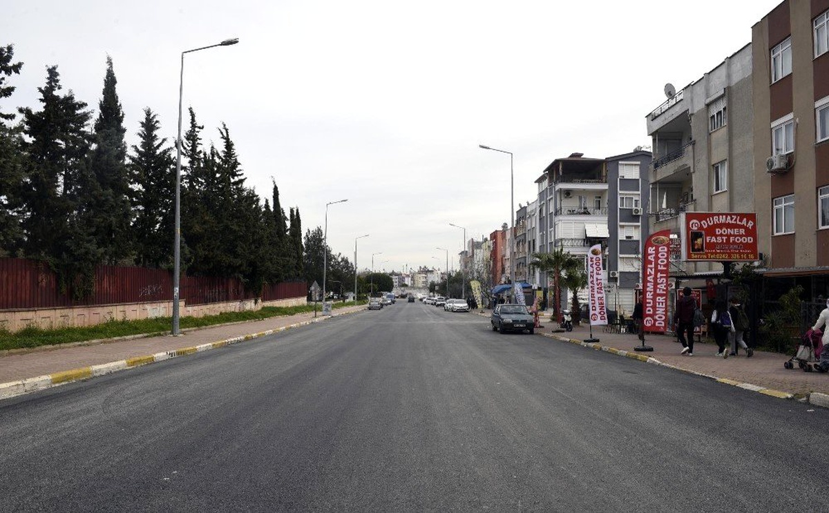 Yeni Mahalle\'de asfalt yenileme çalışmaları