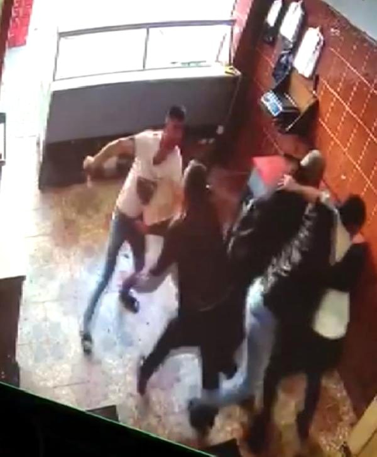 1 kişinin öldüğü bıçaklı alacak kavgası kamerada