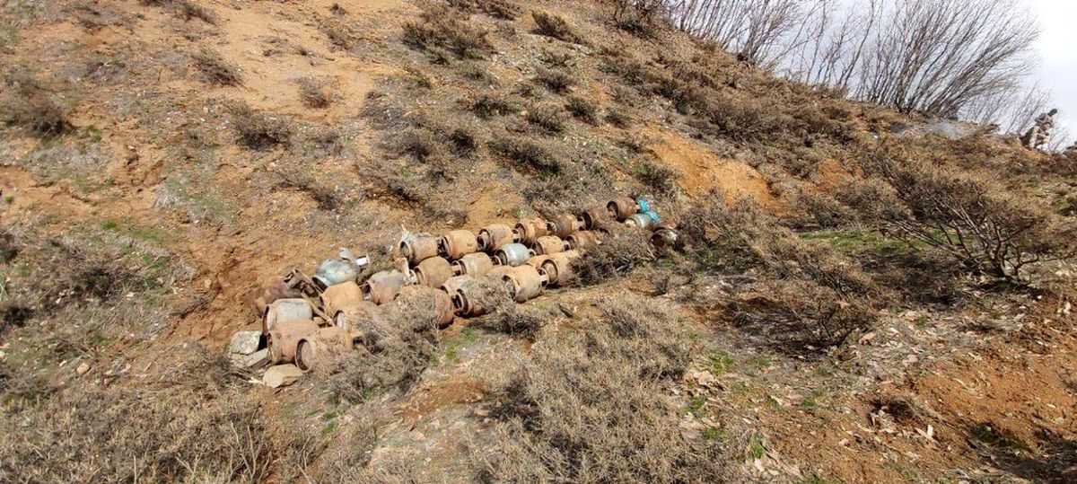 5 sığınakta 62 adet tüp ile yaşam malzemesi ele geçirildi