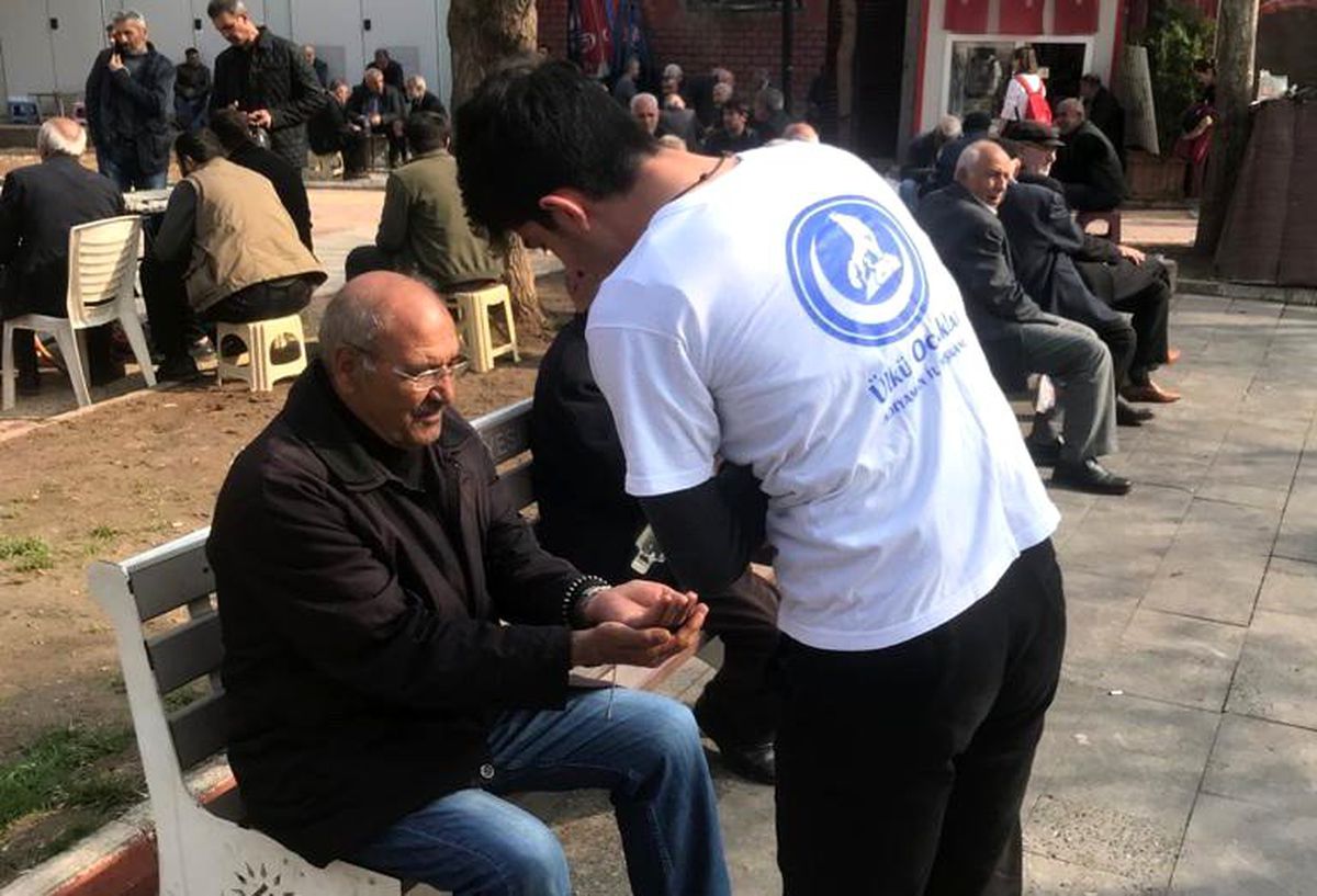 Adıyaman Ülkü Ocaklarından kolonya ikramı