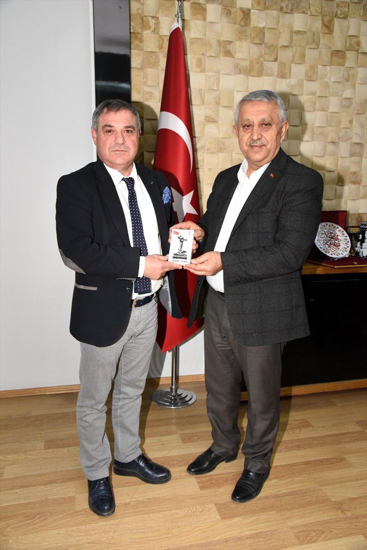Afyon Eğitim Vakfı Genel Sekreteri Murat Diker\'den ziyaretler