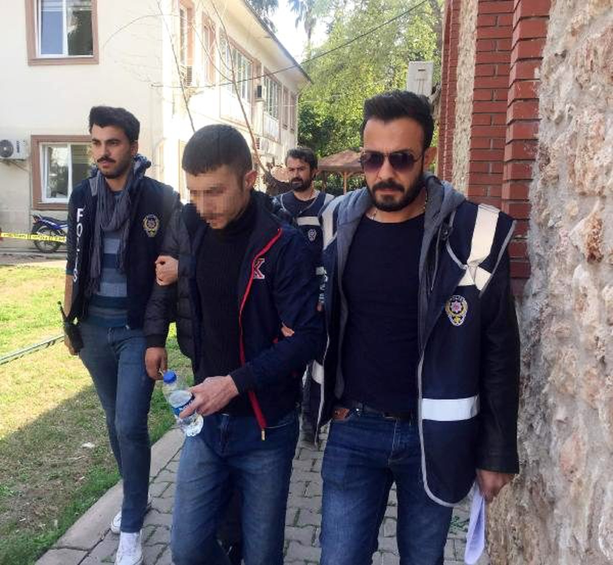 Antalya\'da akü hırsızı sevgililer yakalandı